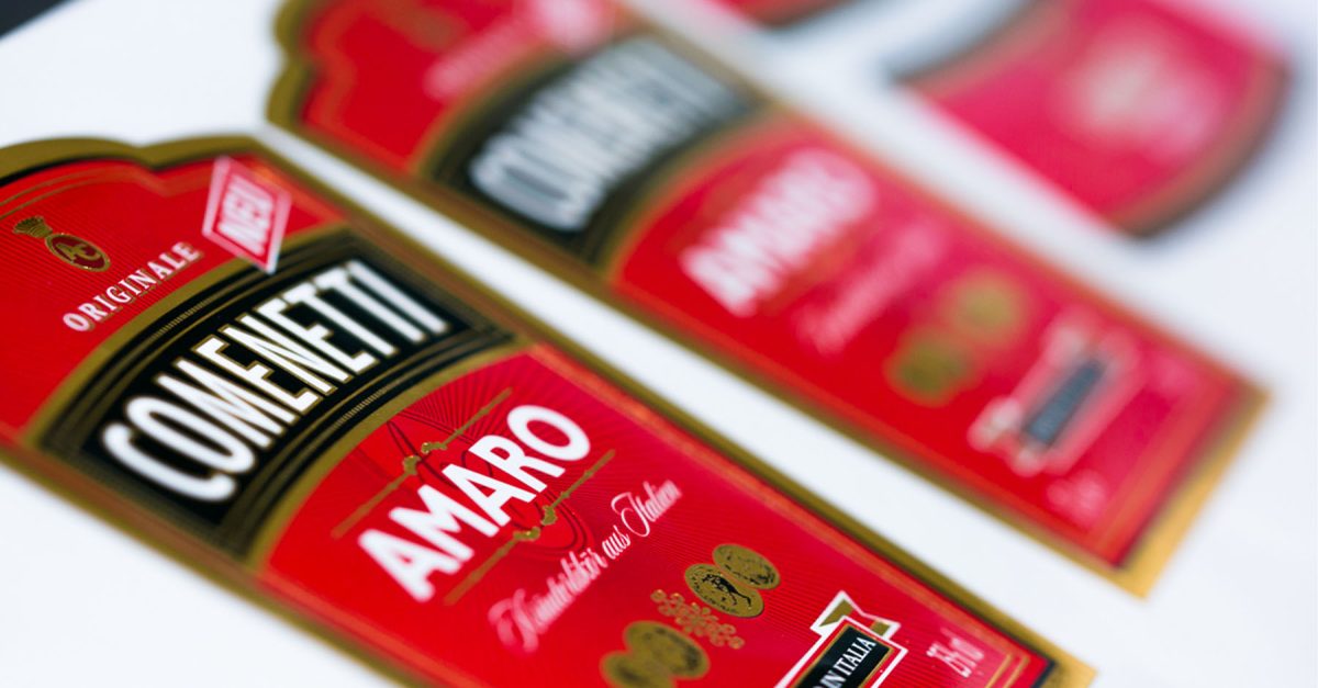 Dettaglio etichette di amaro